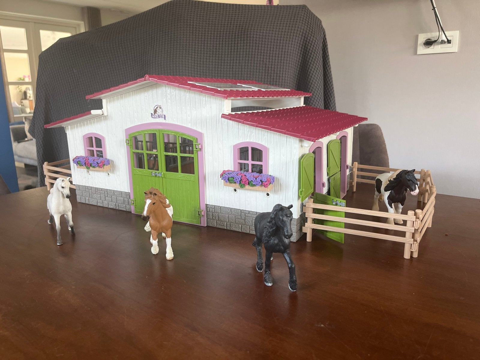 Schleich paardenstal met accessoires, Ophalen of Verzenden, Gebruikt