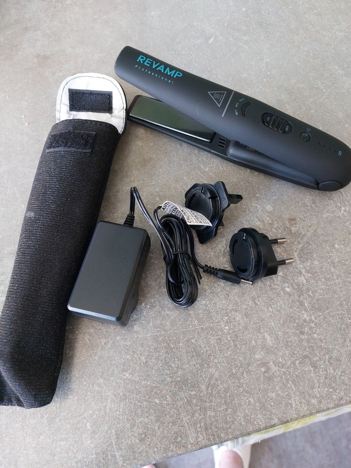 Revamp Professional Stijltang met Reisetui en Adapters, Ophalen of Verzenden, Zo goed als nieuw