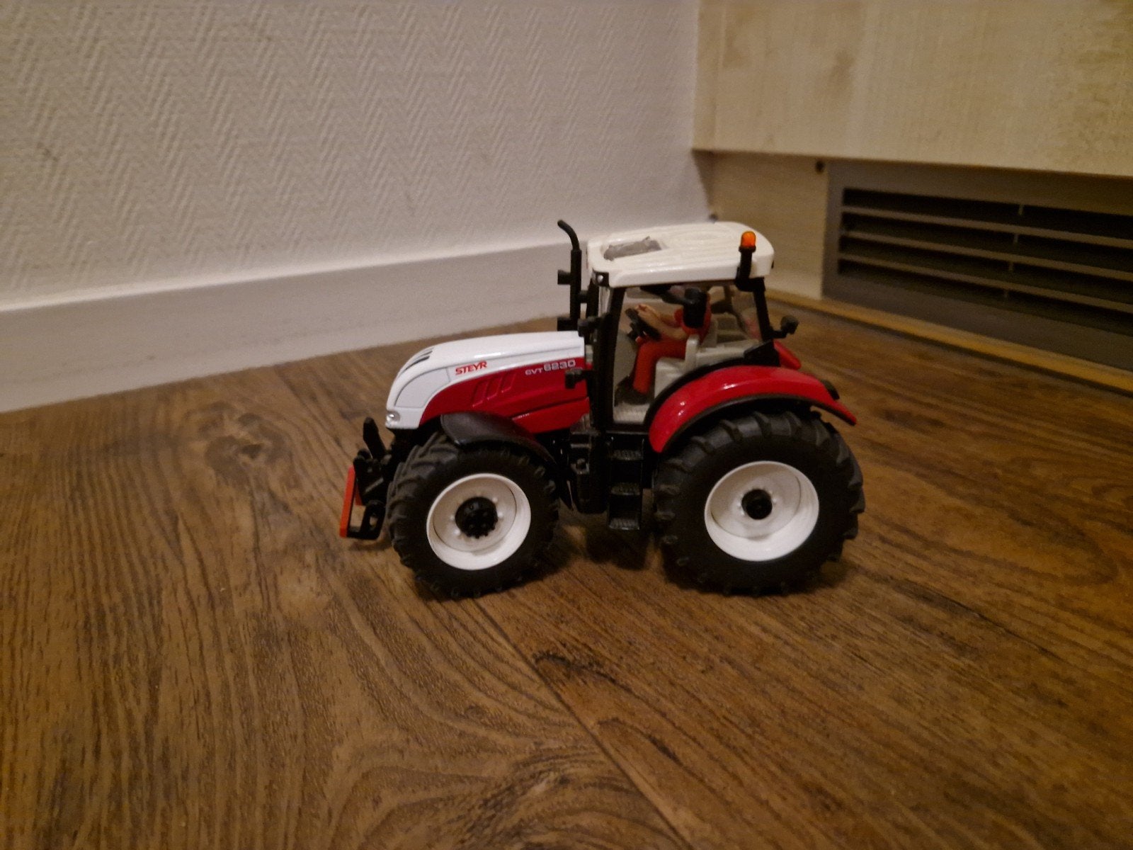 steyr cvt 6230 siku 1:32, Hobby en Vrije tijd, Modelauto's | 1:32, Ophalen of Verzenden, Zo goed als nieuw, Tractor of Landbouw