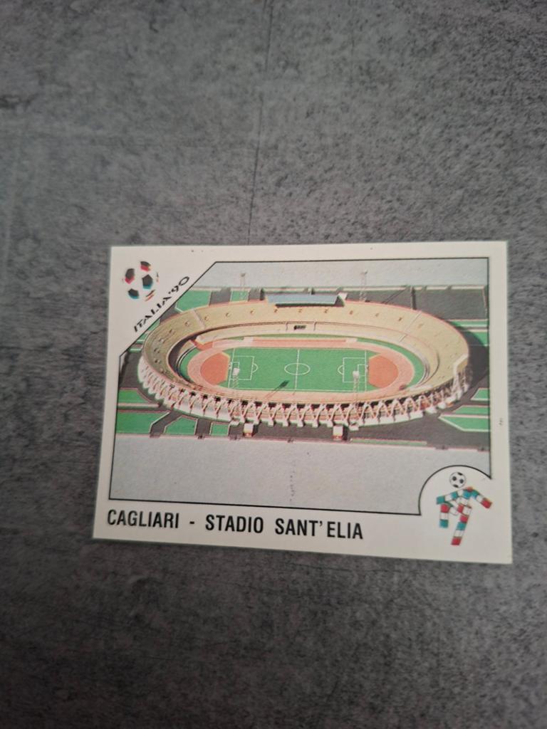 Panini sticker WK 90 Italia. Speelstadion Cagliari., Hobby en Vrije tijd, Ophalen of Verzenden, Zo goed als nieuw, Sticker