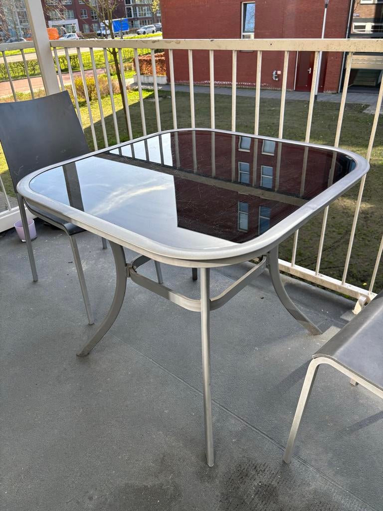 Compacte balkon tafel met glazen blad, Tuin en Terras, Tuintafels, Ophalen, Gebruikt, Vierkant, Metaal