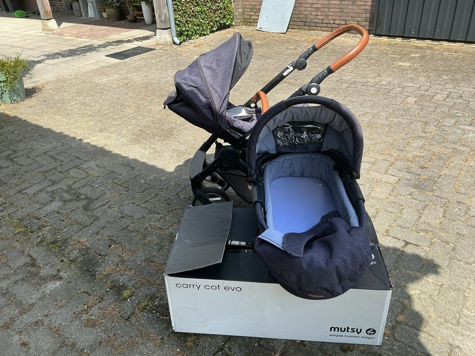 Mutsy kinderwagen met reiswieg - Zo goed als nieuw, Zo goed als nieuw, Met reiswieg, Mutsy, Ophalen
