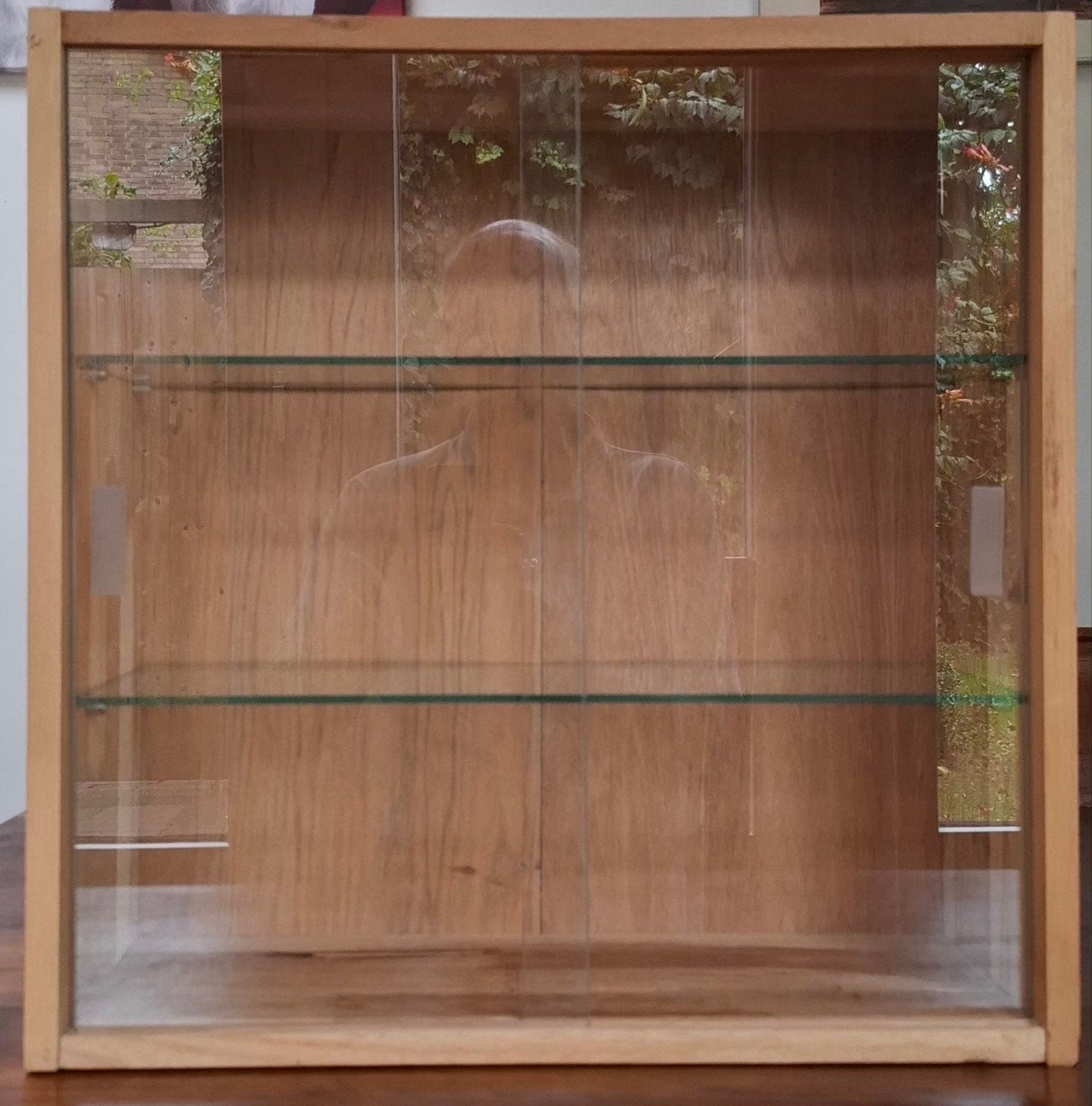 HOUTEN VITRINEKASTJE VAN IKEA 2 stuks, Ophalen, 25 tot 50 cm, 50 tot 100 cm, Minder dan 100 cm