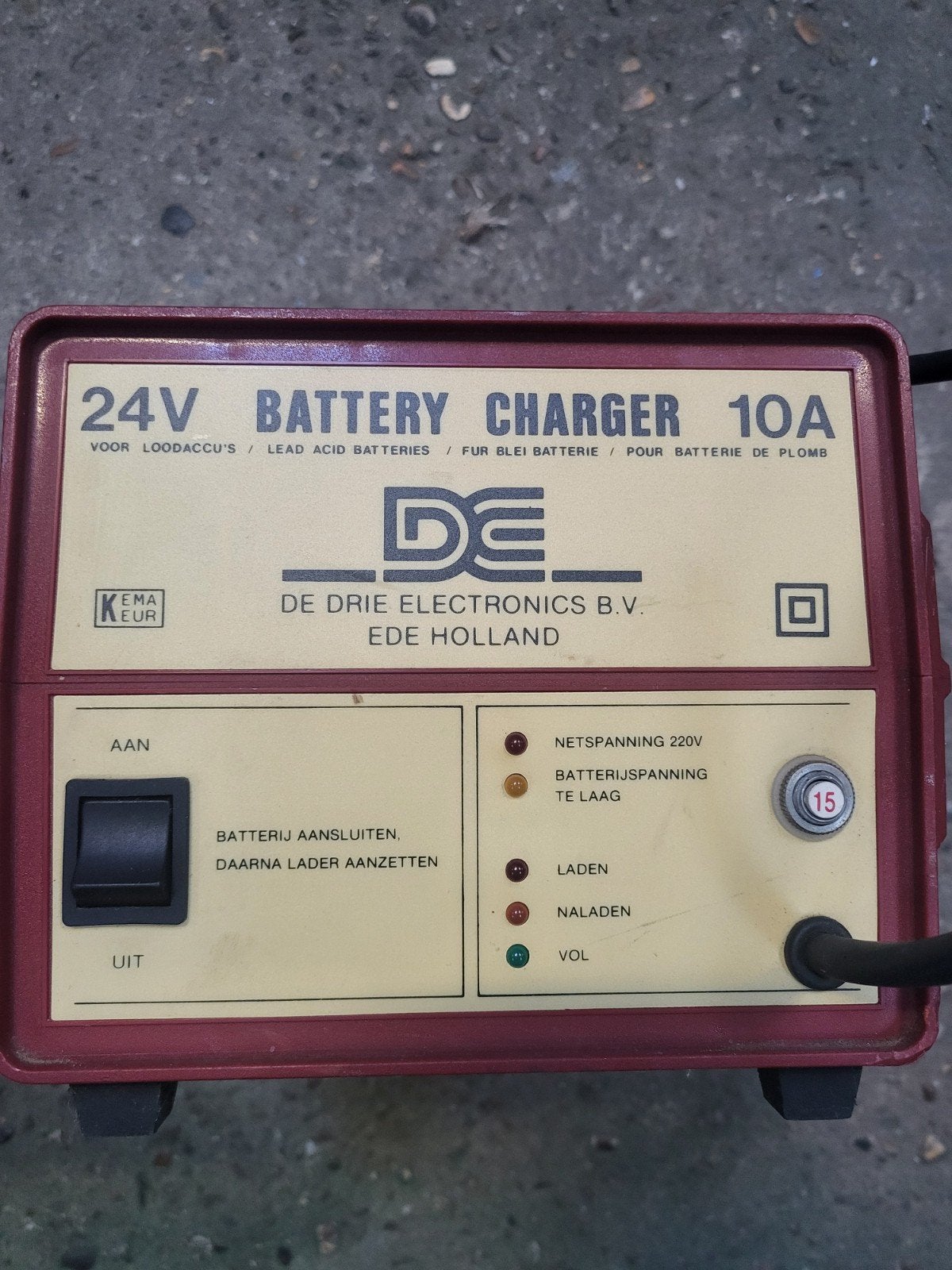 Acculader/druppellader 24v Nekaf Daf ya, Auto diversen, Overige Auto diversen, Ophalen of Verzenden