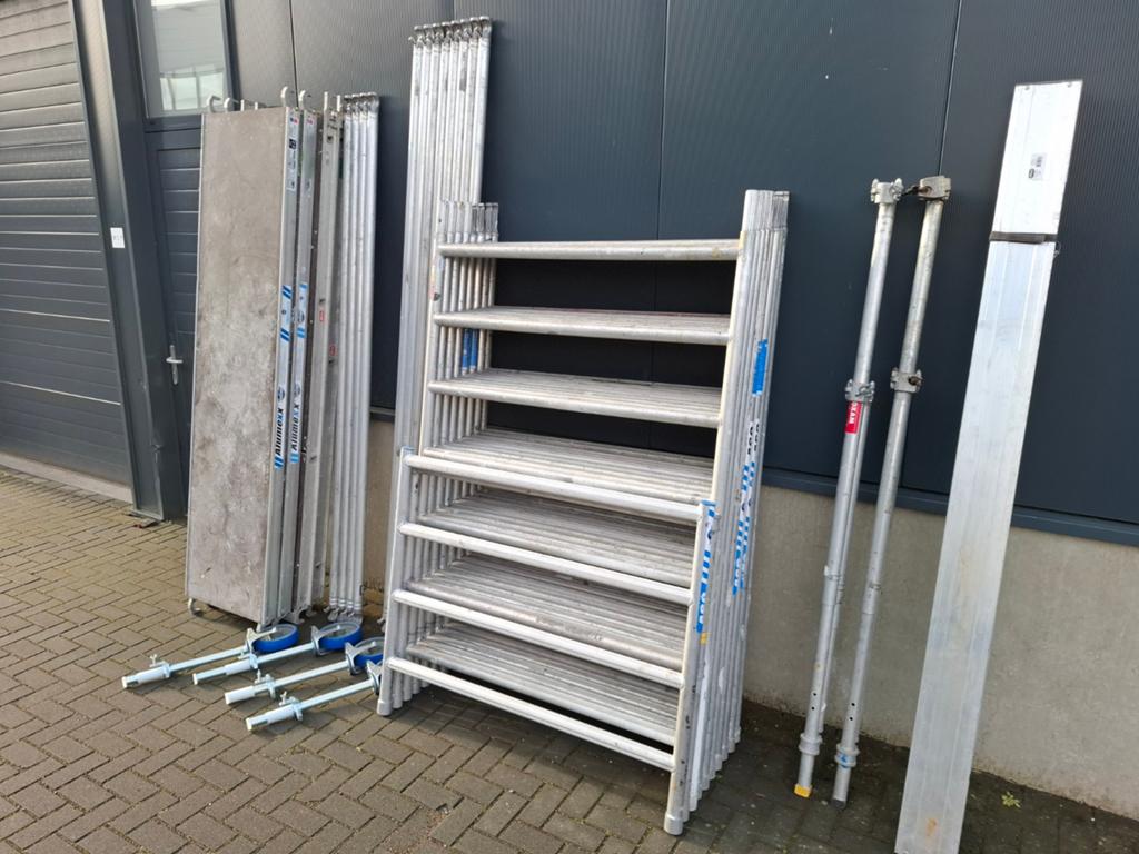 Aluminium rolsteiger 10,2 mtr werkhoogte, prima staat, Doe-het-zelf en Verbouw, Steigers, Ophalen, Zo goed als nieuw, Rolsteiger of Kamersteiger