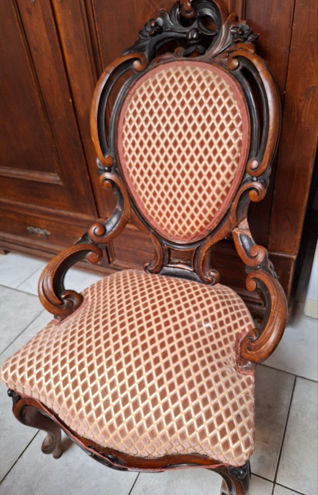 antiek stoeltje, zie de foto, Antiek en Kunst, Antiek | Meubels | Stoelen en Banken, Ophalen