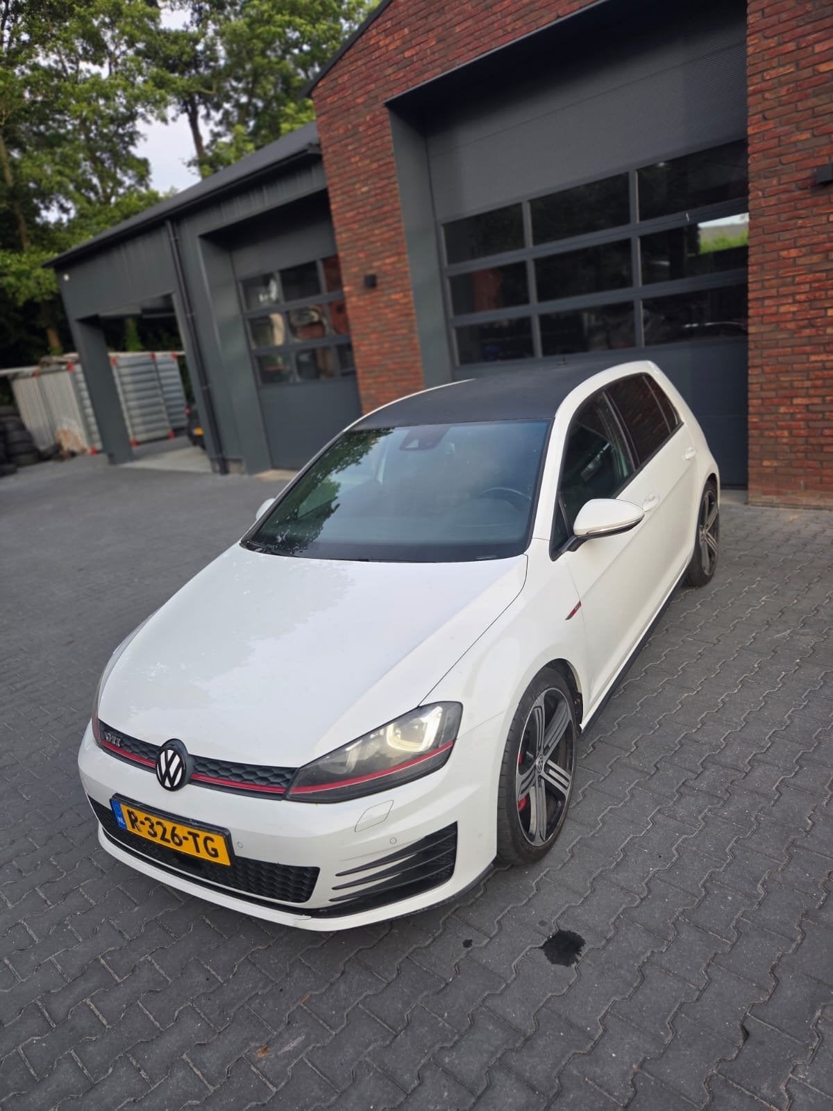 Volkswagen Golf  2.0 TSI 169KW 5D DSG 2014 Wit, 4 cilinders, 1984 cc, Wit, 1324 kg