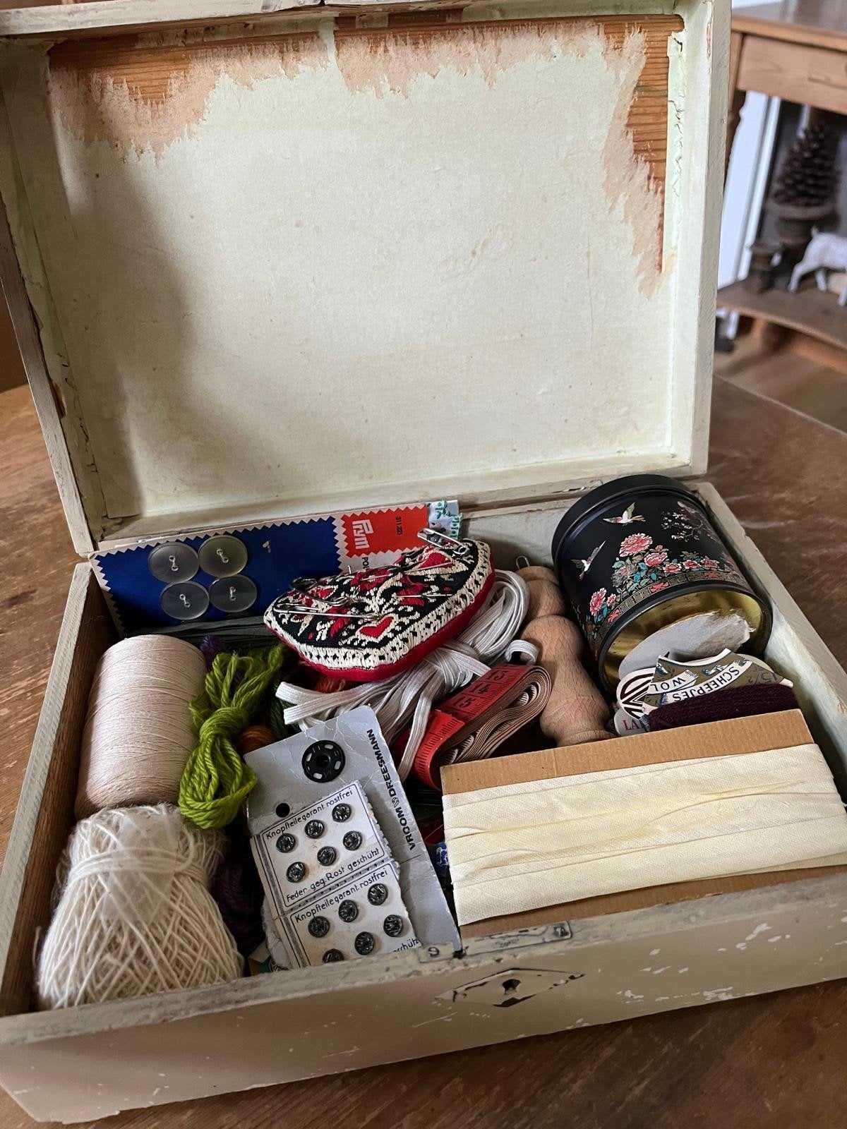 Naaidoos van Grootmoeder., Ophalen of Verzenden, Gebruikt, Overige typen