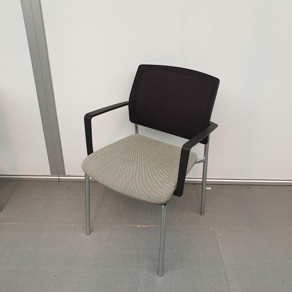 Gispen stapelstoelen kantoorstoel met grijze stof, Ophalen, Gebruikt, Vijf, Zes of meer stoelen, Stof