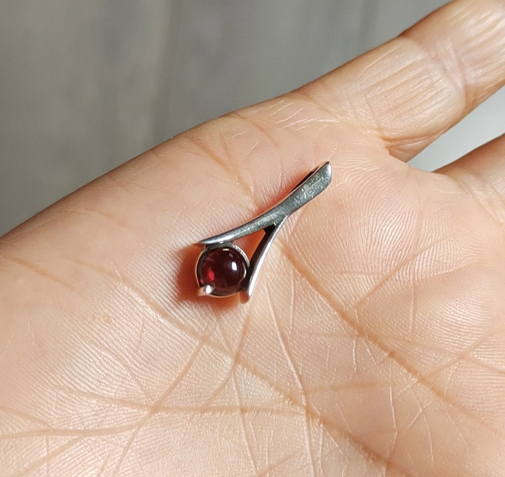 925 zilveren hanger met natuurlijke Granaat steen, O.T., Overige voorstellingen, Nieuw, Ophalen of Verzenden