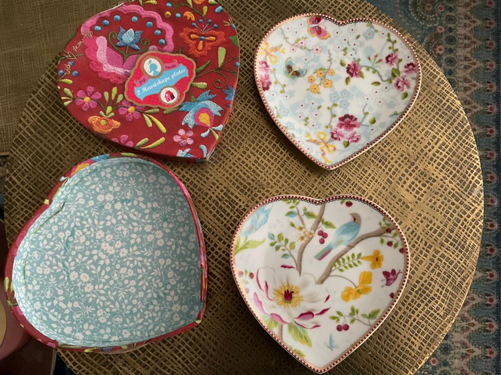 Pip Studio hartvormige bordjes in geschenkdoos klein, Ophalen of Verzenden, Overige stijlen, Porselein, Schaal of Schalen