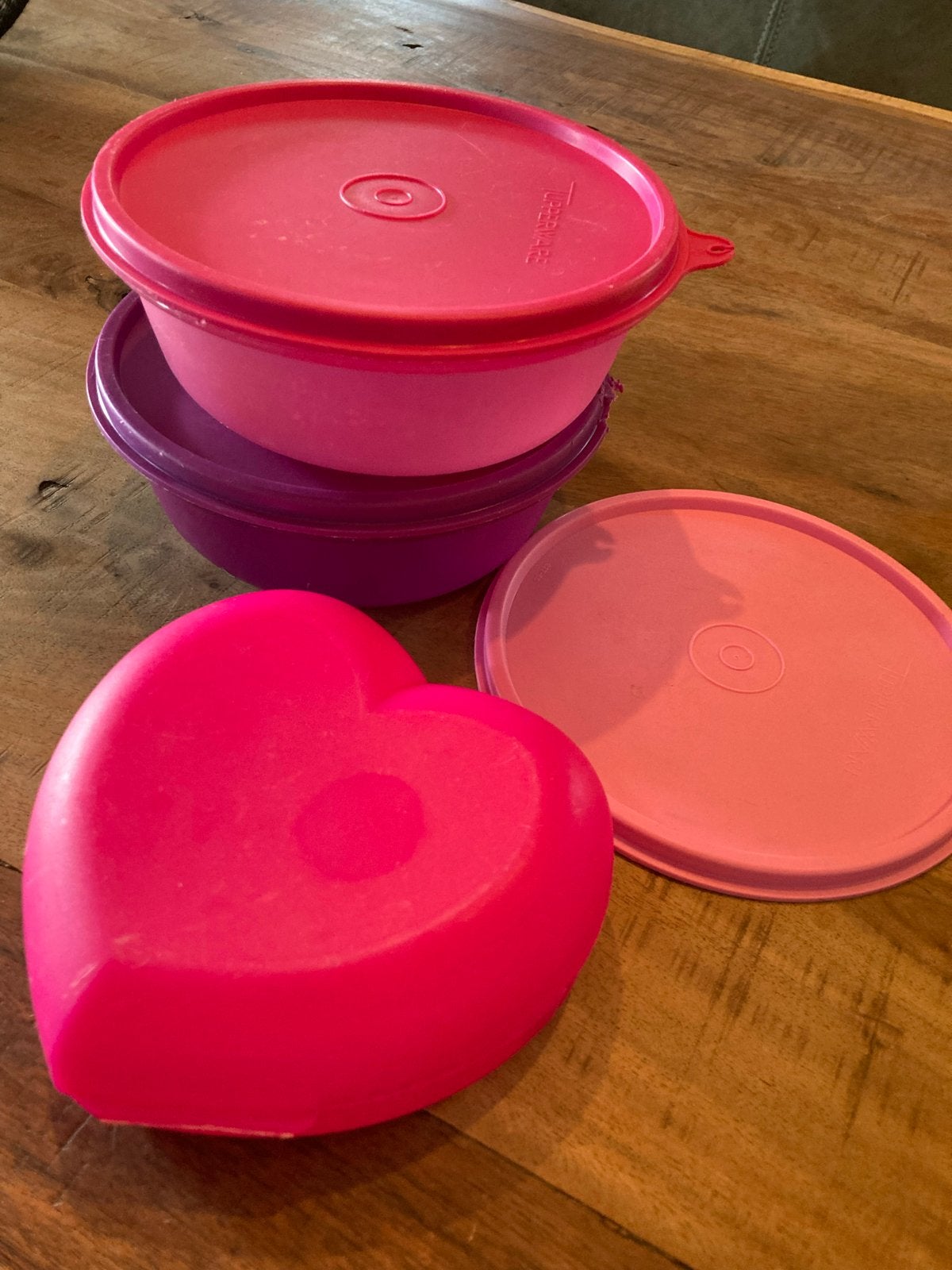Tupperware 2x 600 ml en hartvormig doosje met extra deksel, Gebruikt, Bewaardoos, Ophalen of Verzenden, Met deksel