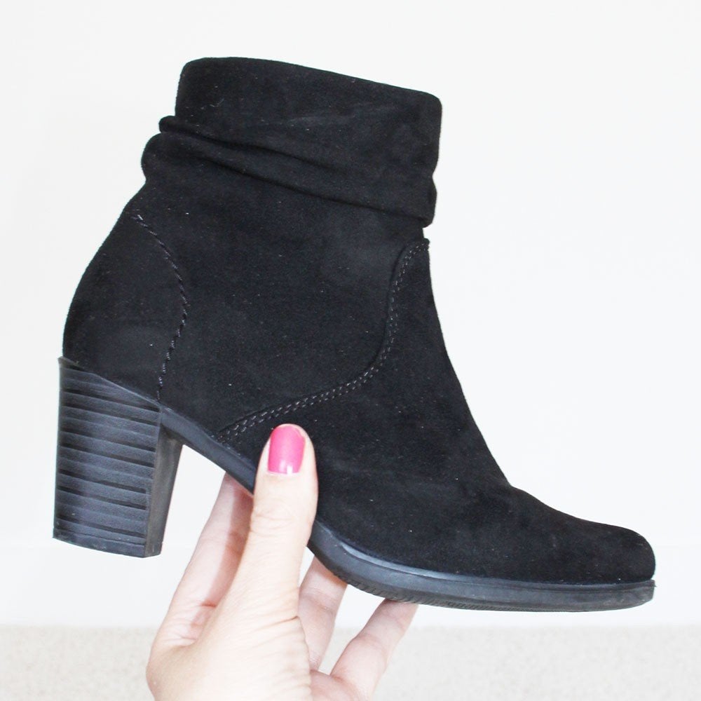 Schitterende Suede Rieker Enkellaarsjes s4 (Maat 36) € 75,-, Kleding | Dames, Zwart, Lage of Enkellaarzen, Ophalen of Verzenden