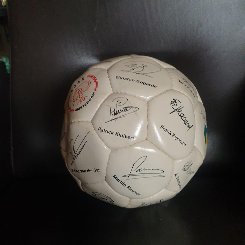Unieke Ajax bal met handtekeningen van 'gouden generatie', Ophalen of Verzenden, Gebruikt, Bal
