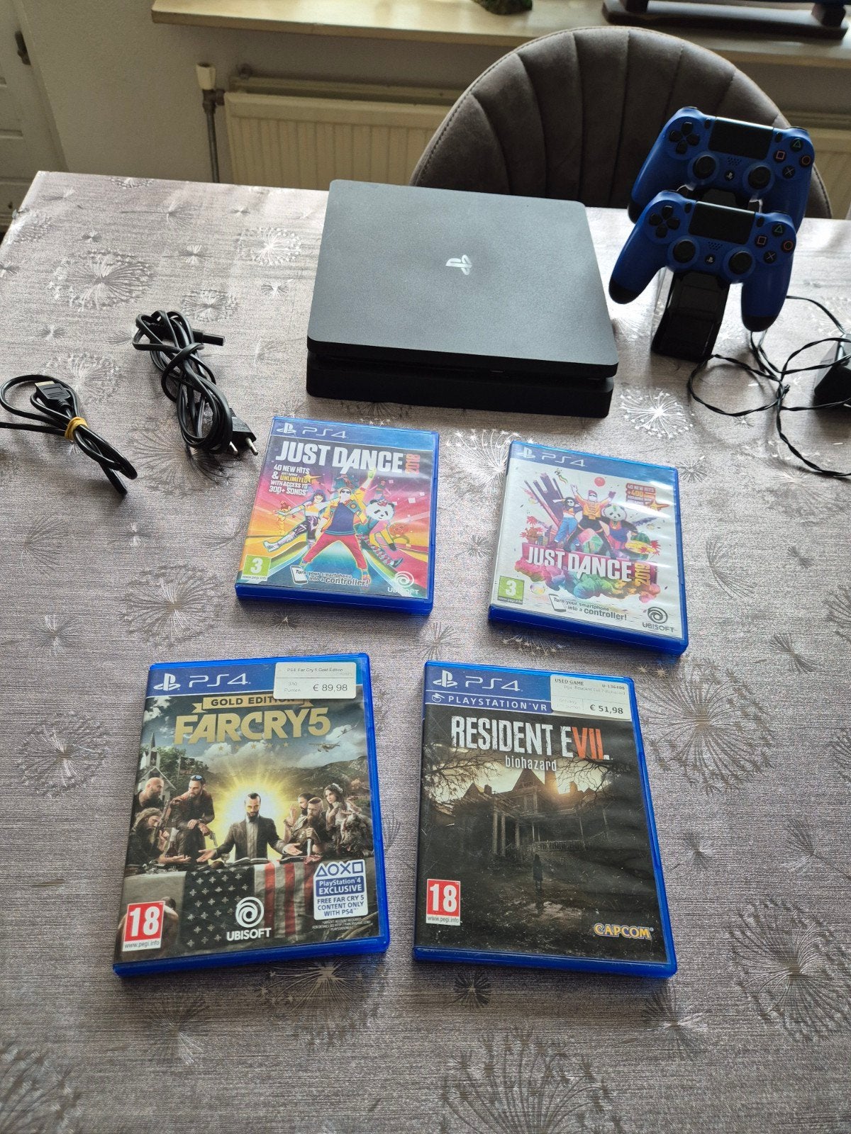 PS4 Slim met 2 controllers en 4 games, Spelcomputers en Games, Spelcomputers | Sony PlayStation 4, Ophalen of Verzenden