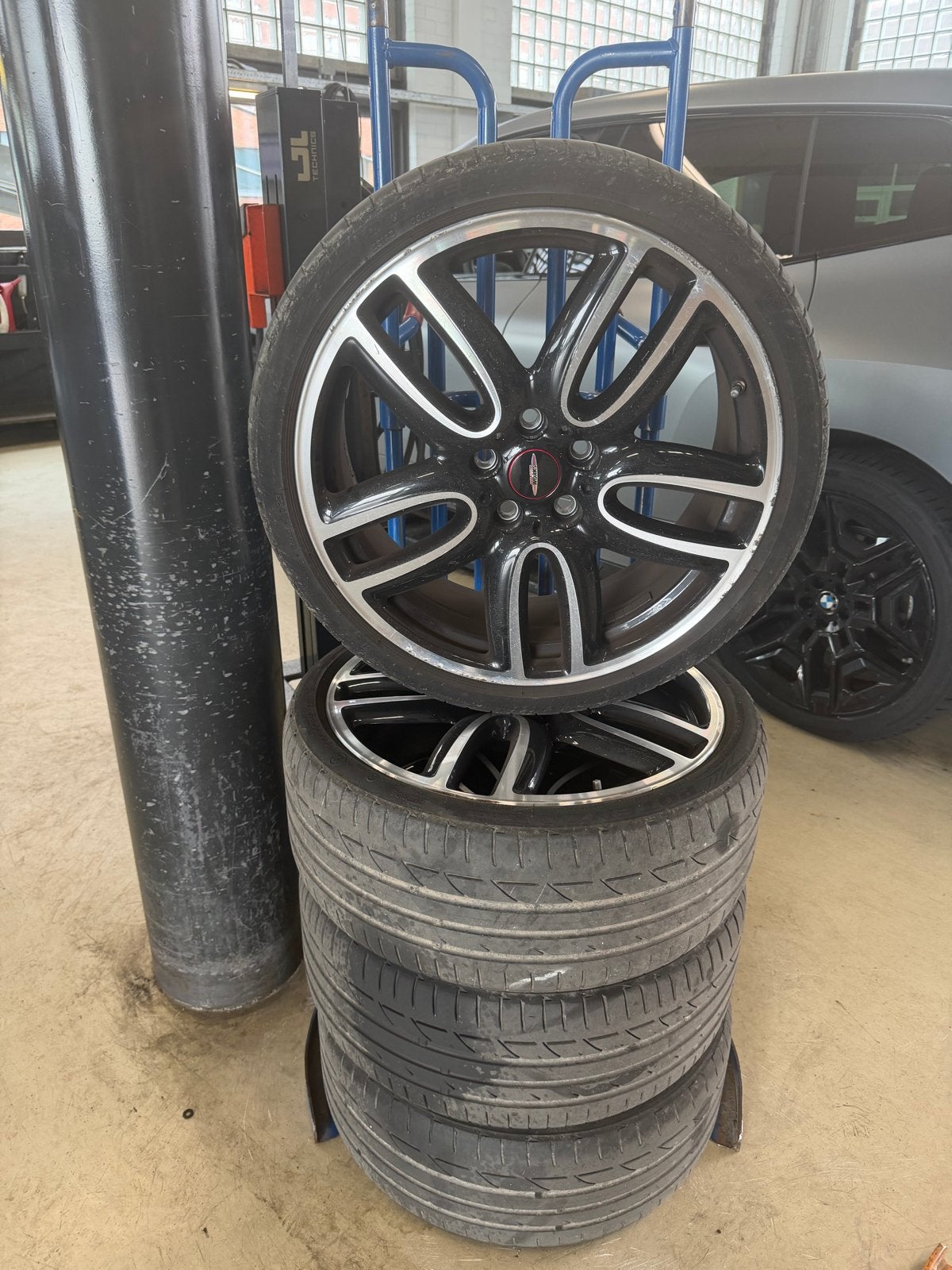 Originele MINI Clubman JCW 19 inch velgenset met zomerbanden, 19 inch, Gebruikt, Banden en Velgen, Ophalen of Verzenden