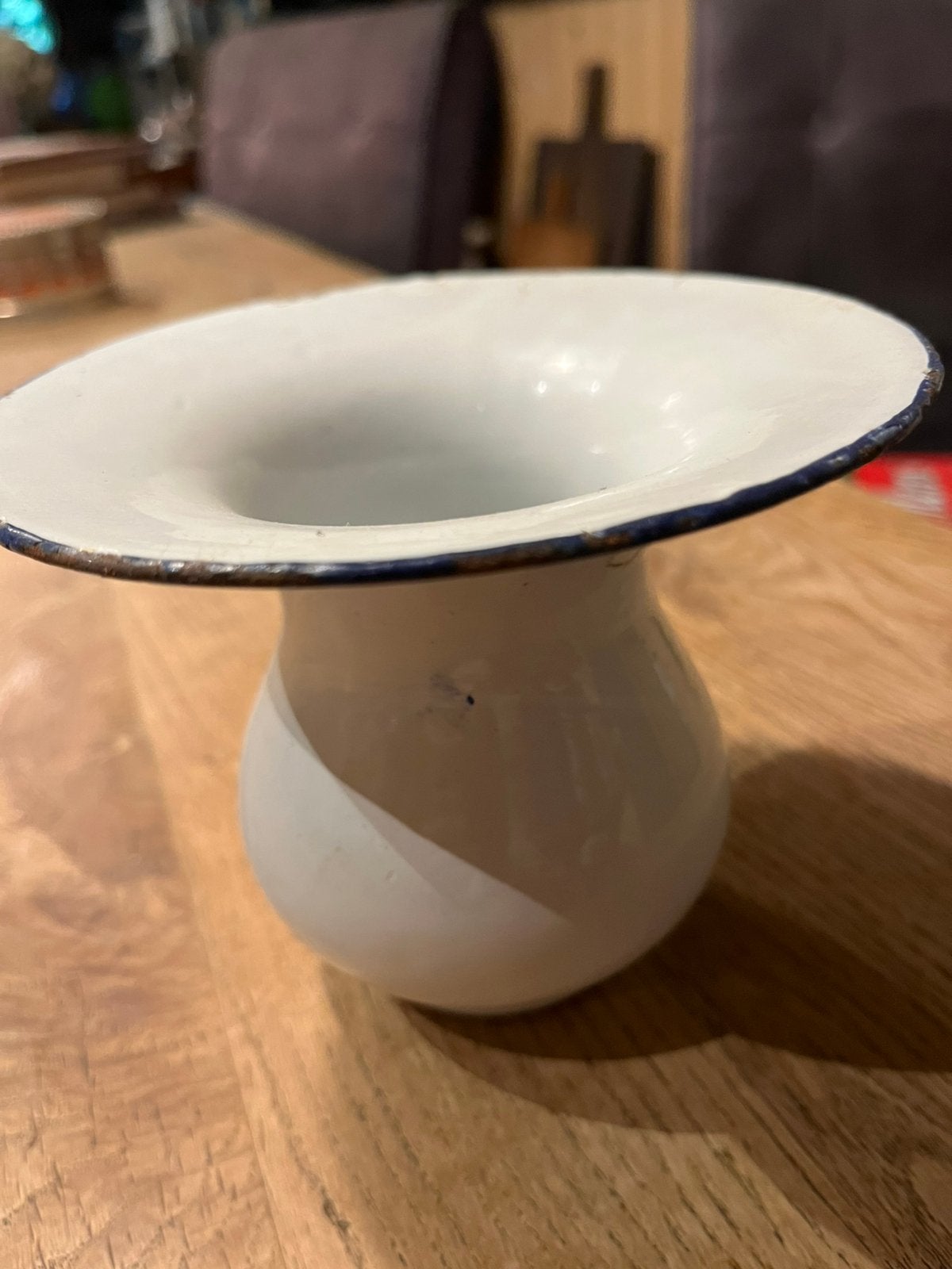 Witte emaille Kwispedoor met blauw randje, Ophalen