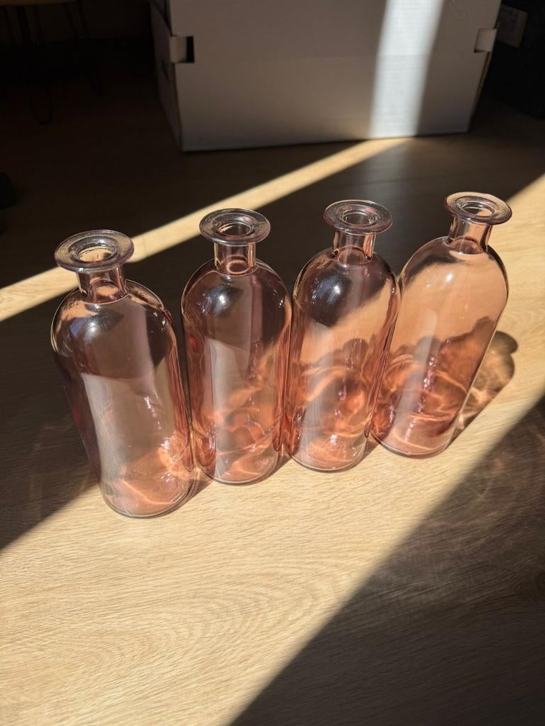 Set van 4 roze glazen vazen/flesjes, Huis en Inrichting, Woonaccessoires | Vazen, Ophalen, Overige kleuren, Minder dan 50 cm, Glas