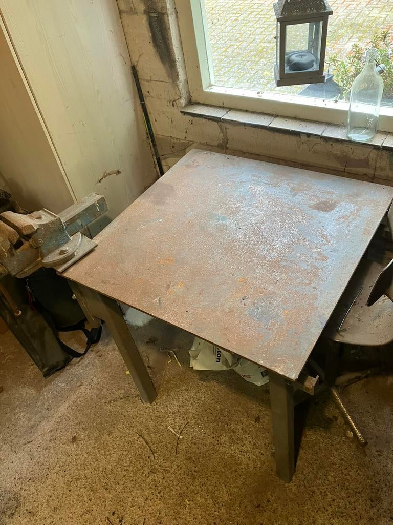 Lastafel met bankschroef, Doe-het-zelf en Verbouw, Werkbanken, Ophalen, Gebruikt, 70 tot 120 cm, Bankschroef