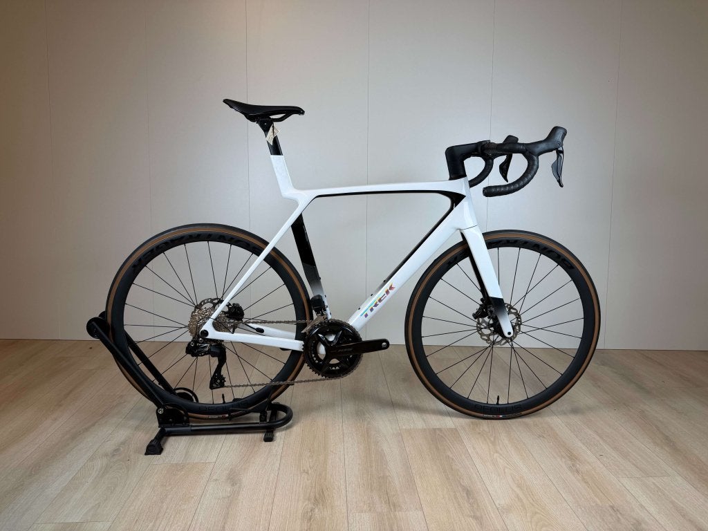 Trek Madone SL 6 Gen 8 - Shimano 105 Di2 - Maat L - Nieuw, Fietsen en Brommers, 28 inch, Carbon, Info@velostudio.nl, Heren