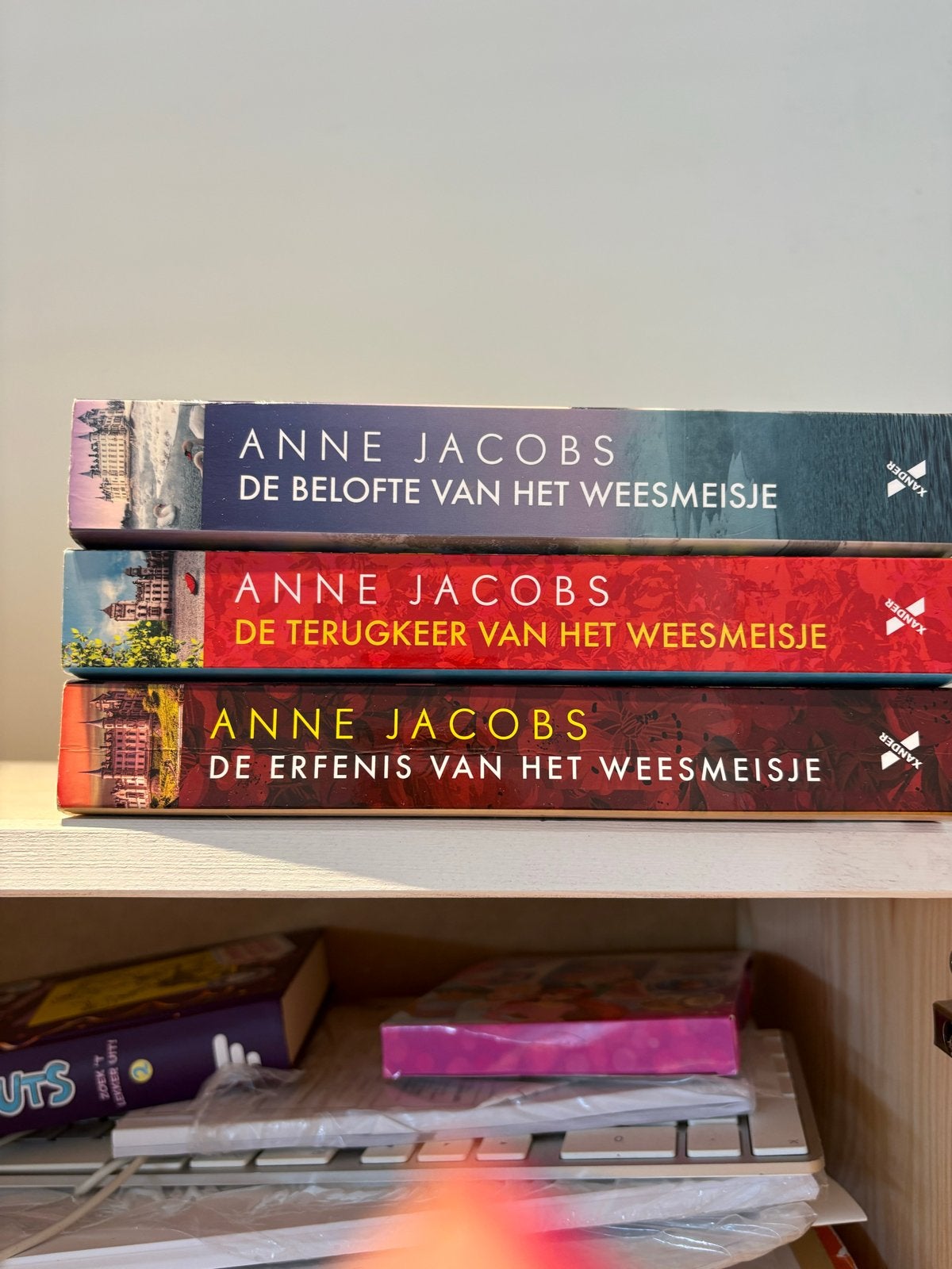 Anne Jacobs Weesmeisje Trilogie: Deel 1, 2 en 3, Boeken, Ophalen of Verzenden, Gelezen, Nederland