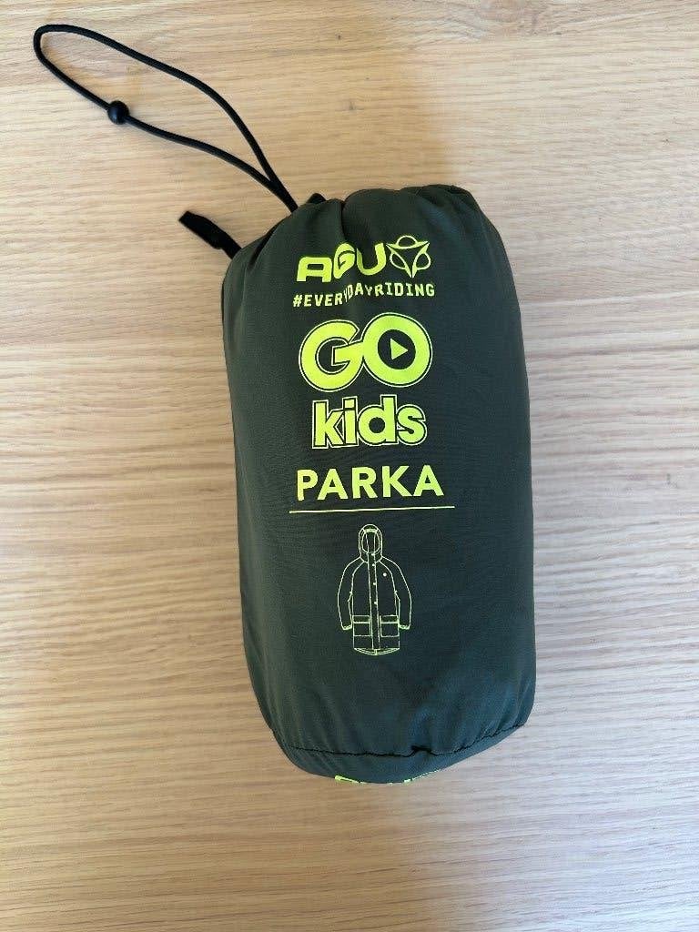 AGU Go Kids Parka maat 164 groen, Caravans en Kamperen, Regenkleding, Ophalen of Verzenden, Zo goed als nieuw, Regenjas, Kinderen