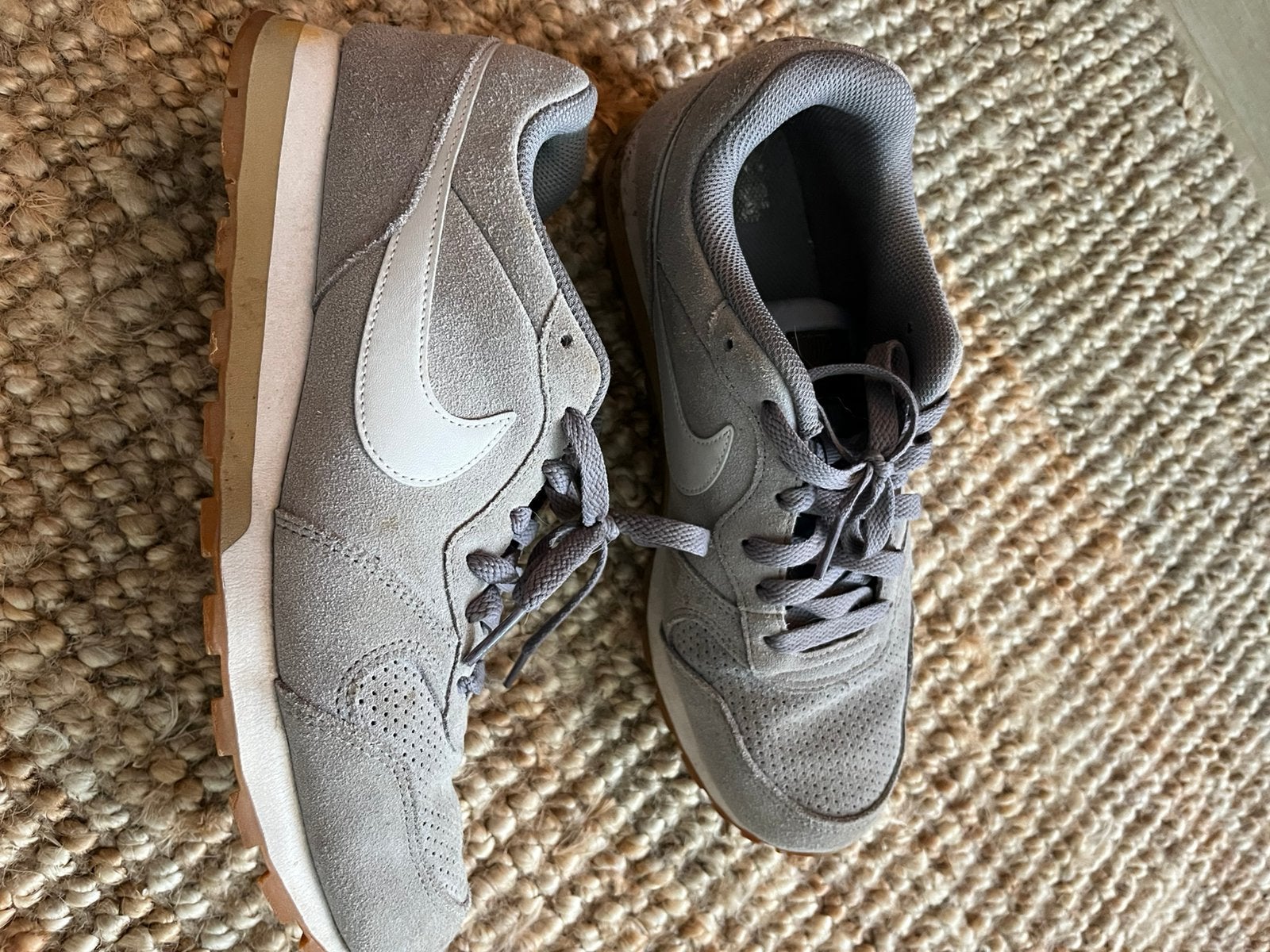 NIKE grijze sneakers Maat 41, Kleding | Heren, Ophalen of Verzenden, Zo goed als nieuw, Overige kleuren