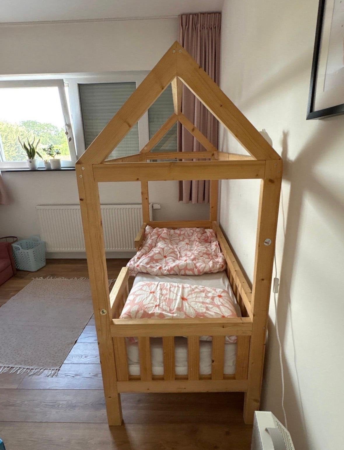 Kinderbed houten huisje 160x70 cm met matras, Ophalen, Gebruikt, 70 tot 85 cm, Matras