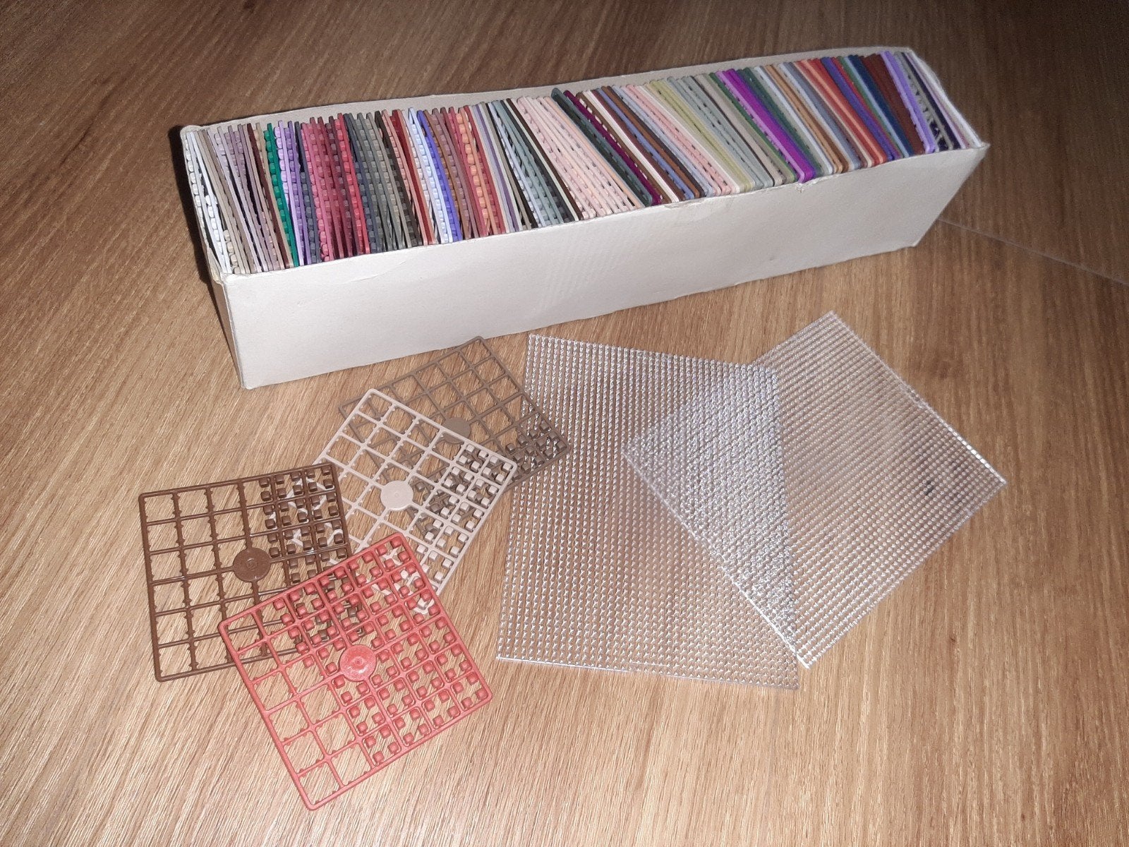 Pixelhobby set met veel kleuren en 2 grondplaten, Gebruikt, Meerkleurig, Ophalen of Verzenden, Educatief