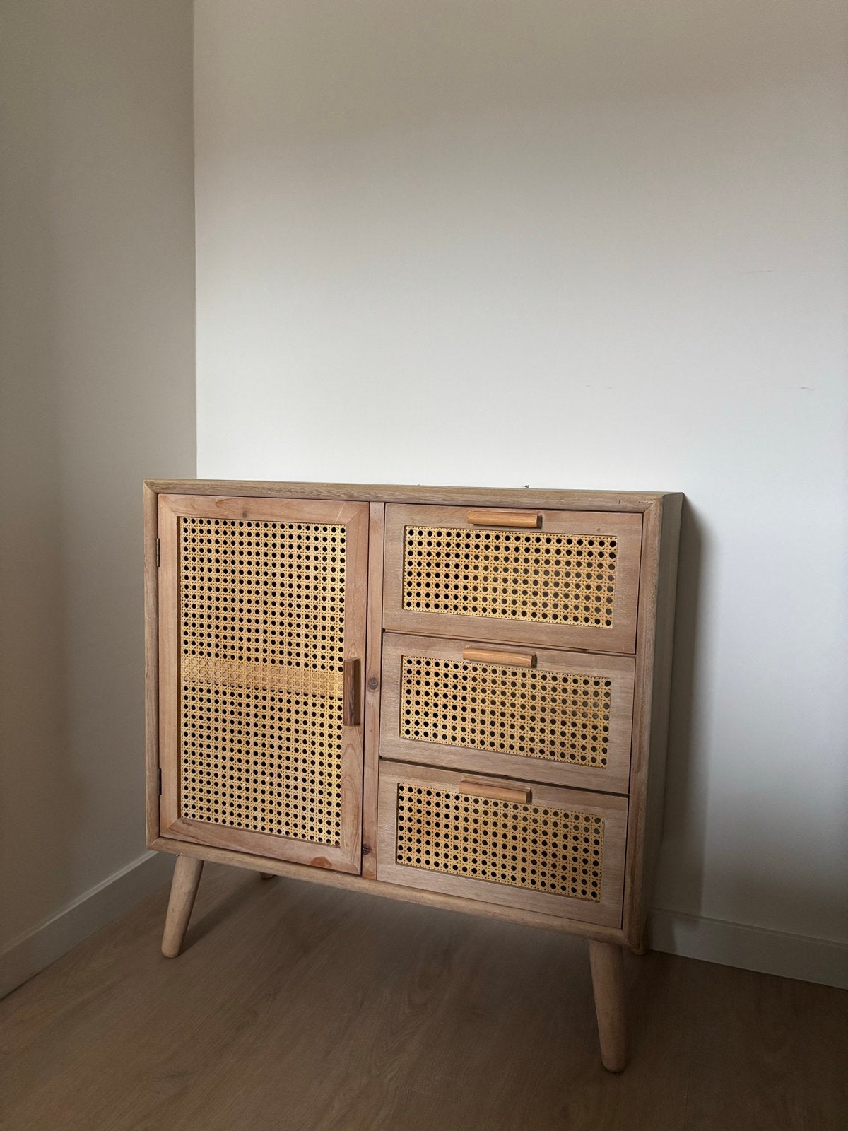 Webbing Java Kast met 1 Deur en 3 Laden - Xenos, Huis en Inrichting, Ophalen, 50 tot 100 cm, Zo goed als nieuw, Met lade(s)