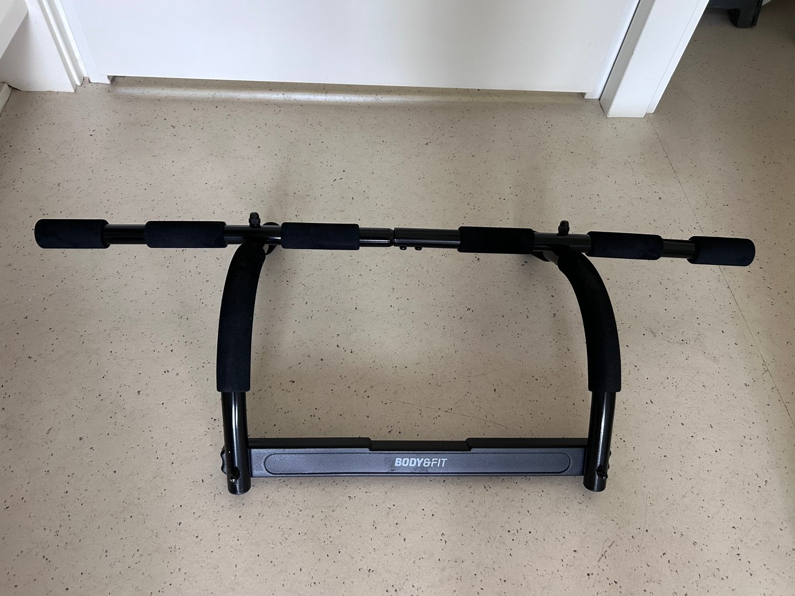 Pull-up bar body&fit 90 cm, Sport en Fitness, Fitnessmaterialen, Ophalen, Zo goed als nieuw, Oprekstang