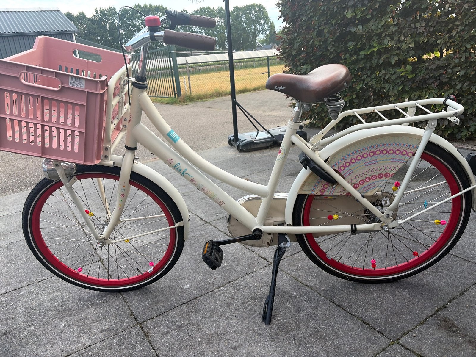 Lief! Meisjesfiets 24 inch met kratje, Ophalen, Terugtraprem, Versnellingen, Gebruikt