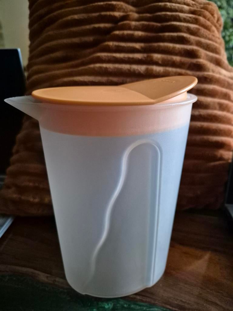 Tupperware Trendy kan schenkkan 1 liter sapkan Goede staat, Ophalen of Verzenden, Zo goed als nieuw, Oranje, Beker of Kan