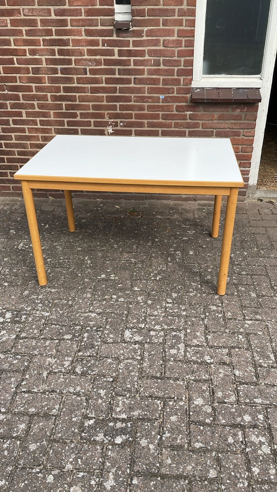 Stevige houten tafel met wit blad, Huis en Inrichting, Ophalen, Gebruikt, 50 tot 100 cm, 100 tot 150 cm