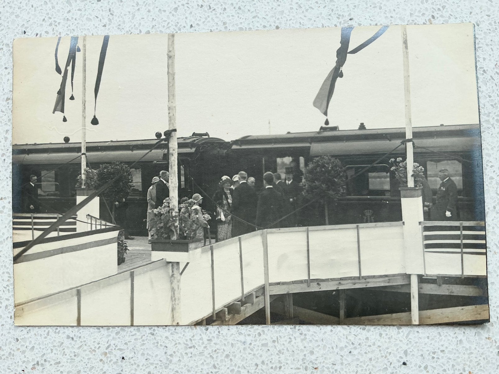 Lutterade Geleen fotokaart perron staatsmijn bezoek koningin, Ophalen of Verzenden, 1920 tot 1940, Ongelopen, Limburg