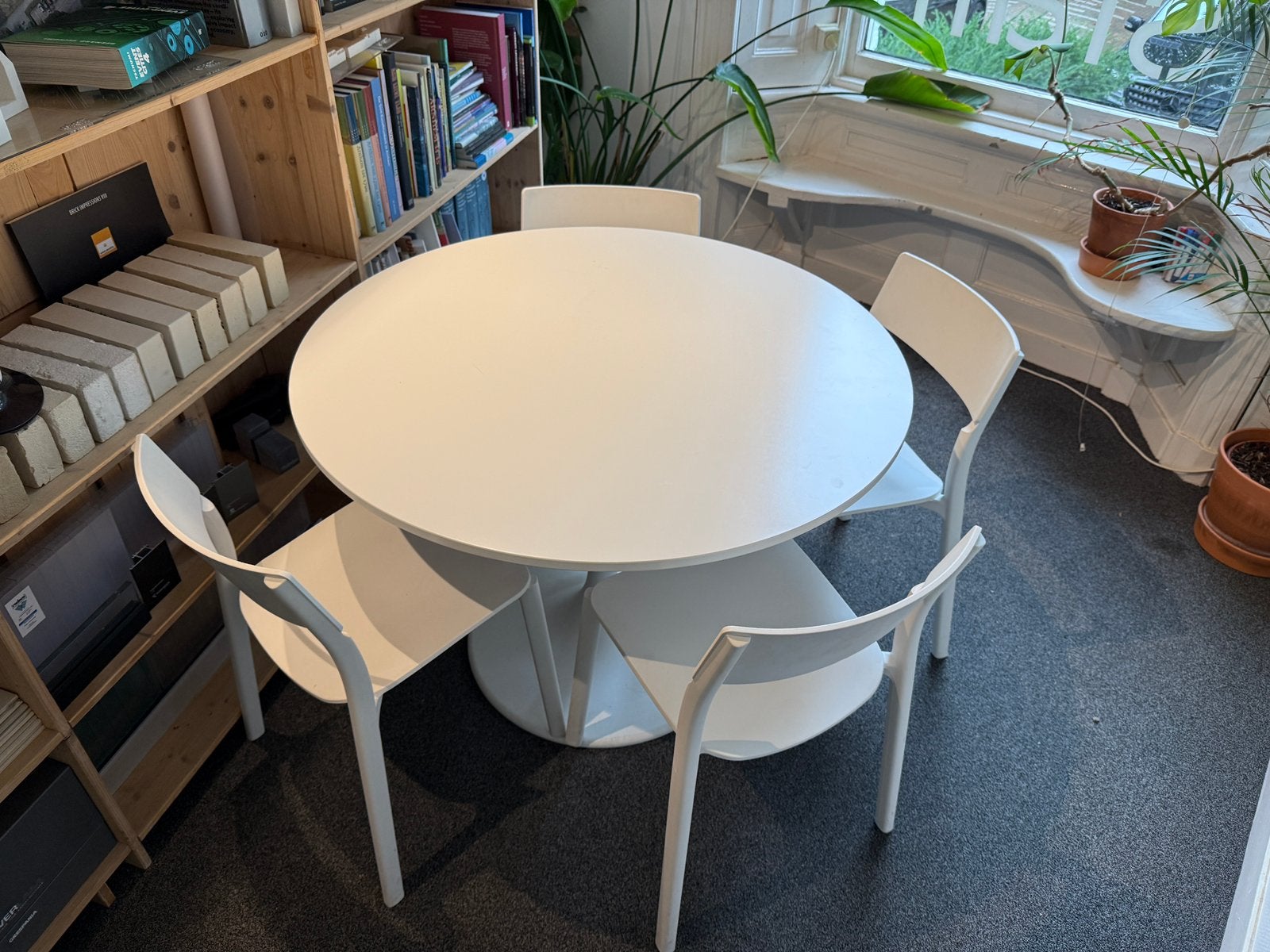 IKEA DOCKSTA tafel + 4 JANINGE stoelen, Ophalen, Gebruikt, Rond, 100 tot 150 cm