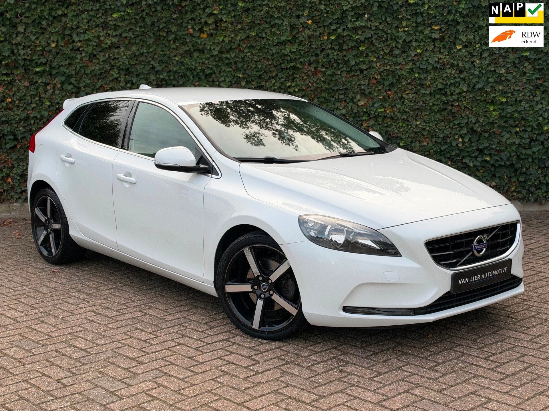 Volvo V40 1.6 T3 Summum | Leder | Cruise | Navi | Pdc, Voorwielaandrijving, Gebruikt, 4 cilinders, 150 pk