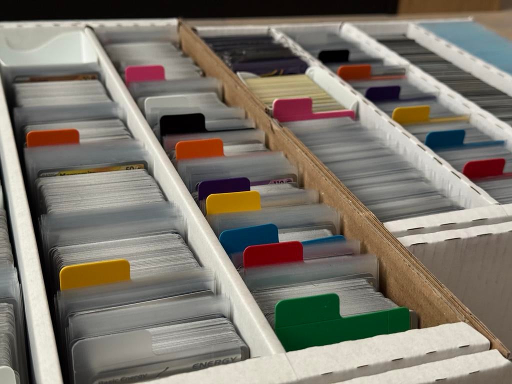 Pokémon S&V Bulk 7600+ kaarten (1100 Holo's + 6500 Bulk), Ophalen, Zo goed als nieuw, Meerdere kaarten, Foil
