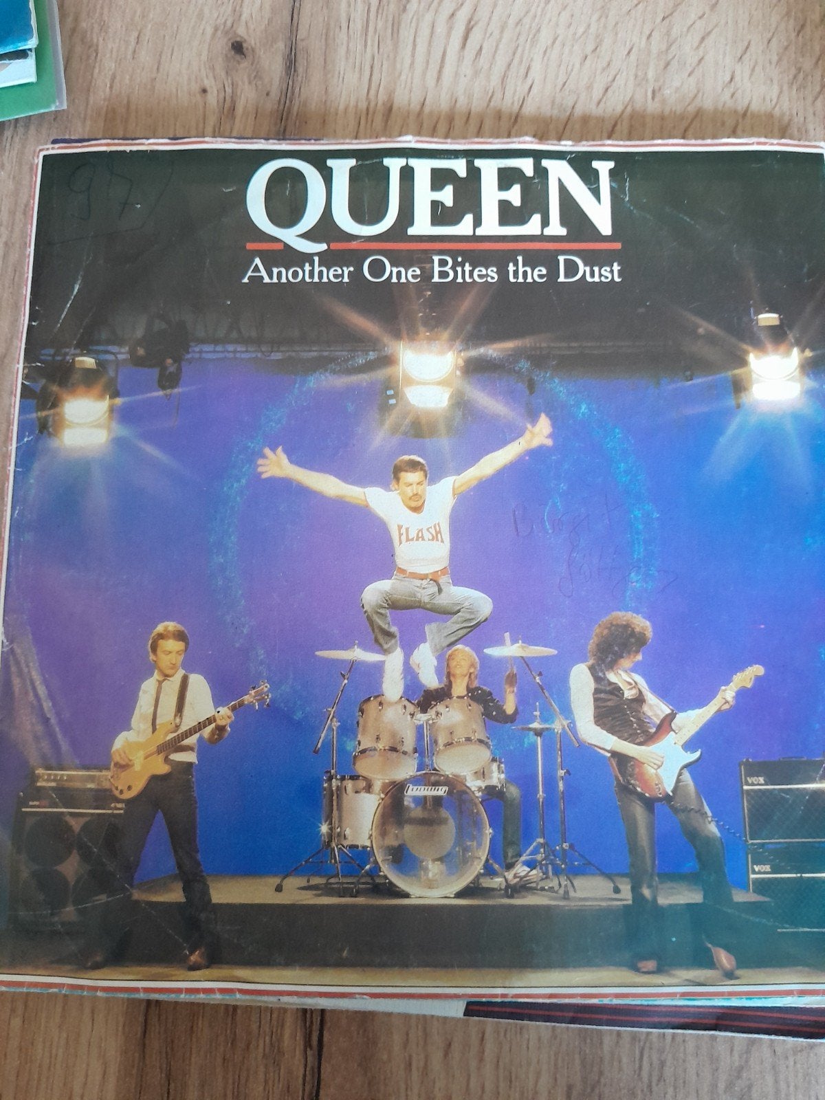 Queen 7inch another one bites the dust, Ophalen of Verzenden, Zo goed als nieuw, Pop
