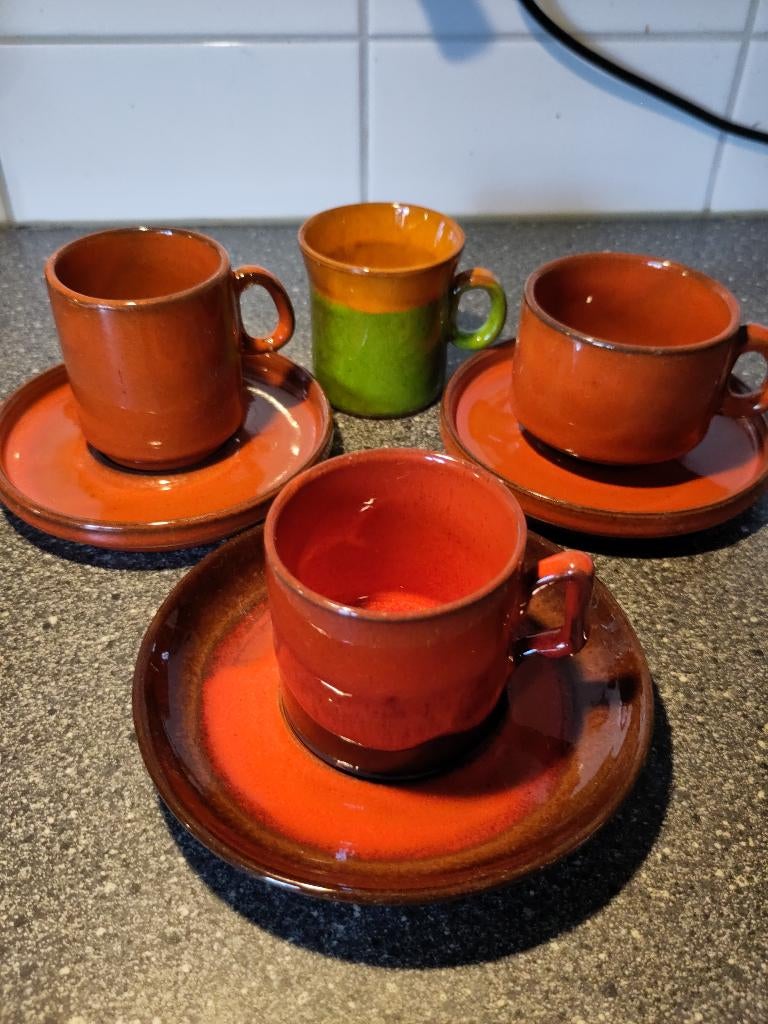 4 KOPJES + 3 SCHOTELS LAVA, Gebruikt, Ophalen of Verzenden, Overige stijlen, Kop(pen) en/of Schotel(s)