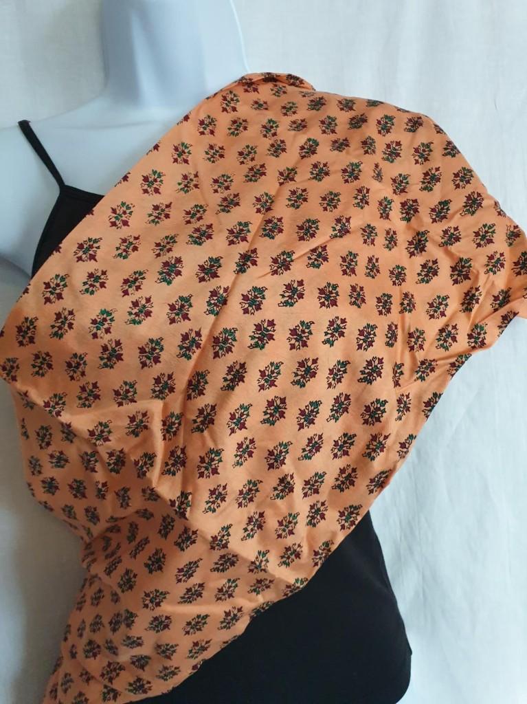 Mooie zijden ouderwetse sjaal 104x105, Maat 38/40 (M), ., Ophalen of Verzenden, Zo goed als nieuw