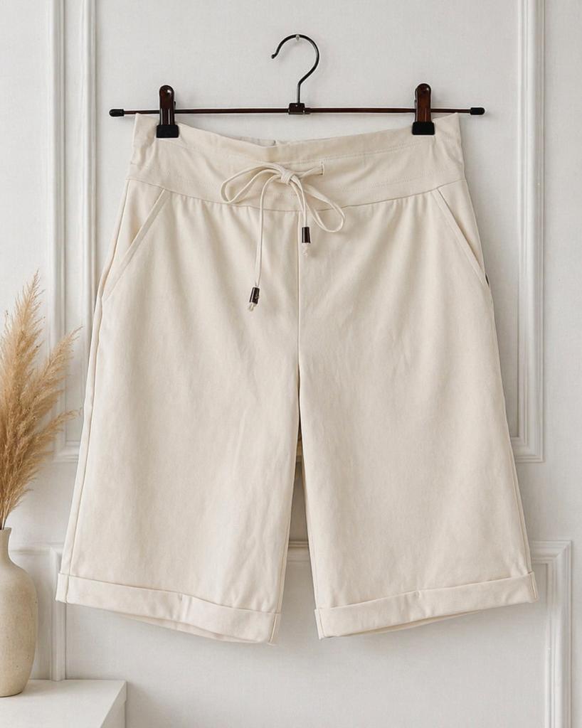Mi Piace travelstof korte broek maat: XS Kit, Kleding | Dames, Broeken en Pantalons, Kort, Beige, Nieuw, Ophalen of Verzenden