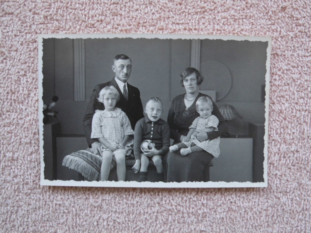 Foto R. Jacobi Drachten -  familieportret, Verzamelen, Gebruikt, Foto, Ophalen of Verzenden, Voor 1940