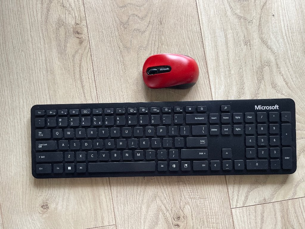 Toetsenbord en muis Bluetooth Microsoft, Zo goed als nieuw, Draadloos, Qwerty, Microsoft
