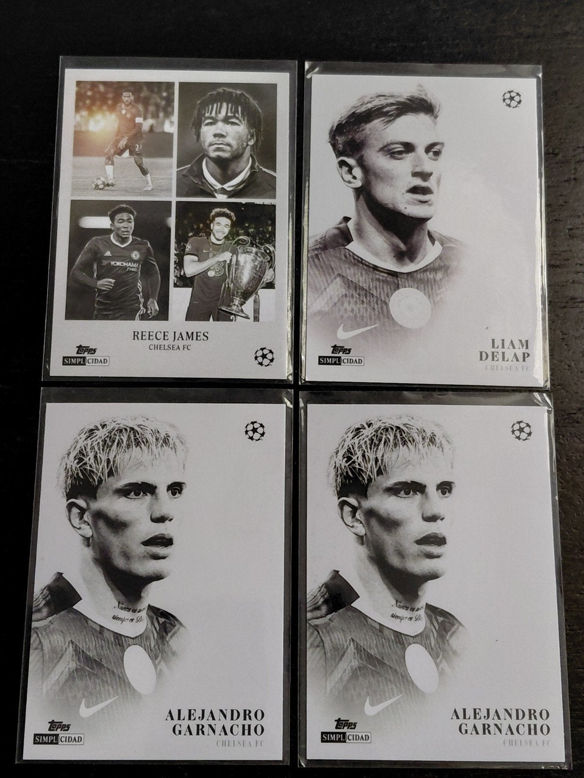 Topps Simplicidad Voetbal Spelerskaarten - 4 stuks, Ophalen of Verzenden, Zo goed als nieuw, Buitenlandse clubs, Spelerskaart