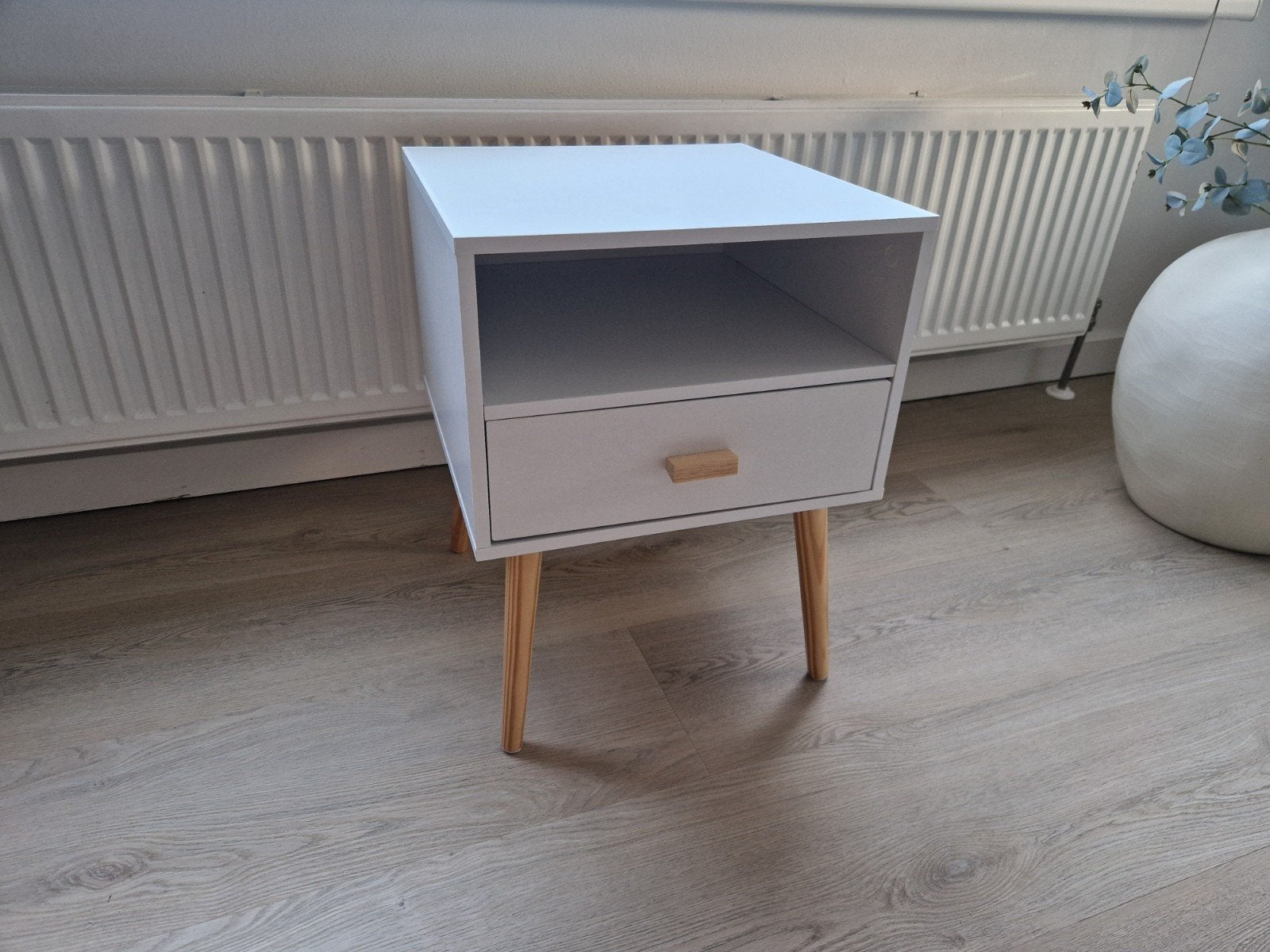 NIEUW wit nachtkastje, Huis en Inrichting, Ophalen, Minder dan 45 cm, Nieuw, Minder dan 55 cm