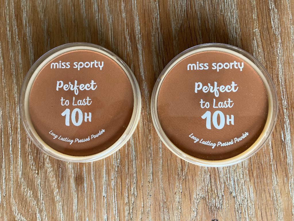 Miss Sporty pressed powder (2 stuks), Ophalen of Verzenden, Nieuw, Gehele gezicht, Make-up