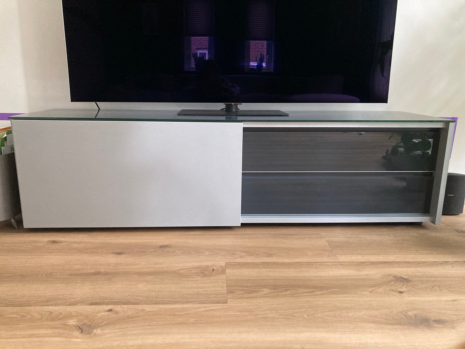Te koop: Bree’s New World tv meubel en glazen plank., Ophalen, Strak, Gebruikt, 150 tot 200 cm