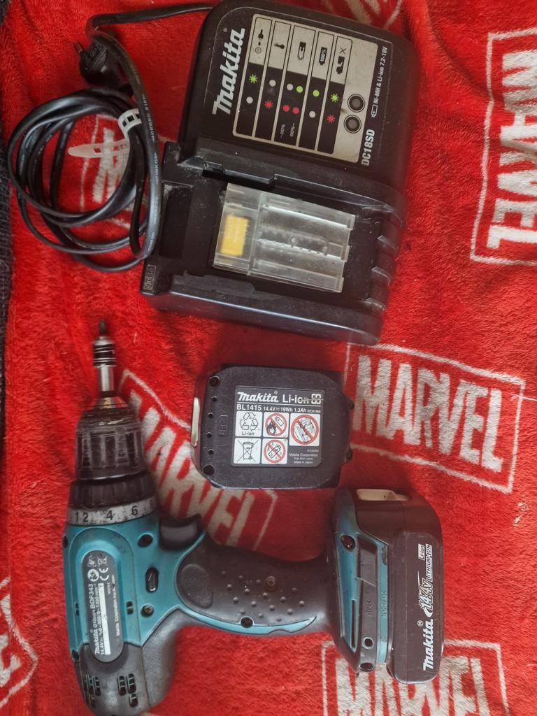 Complete Makita Schroefboorset met Extra Accu, Gebruikt, Variabele snelheid, Ophalen of Verzenden, Boor- en Schroefmachine