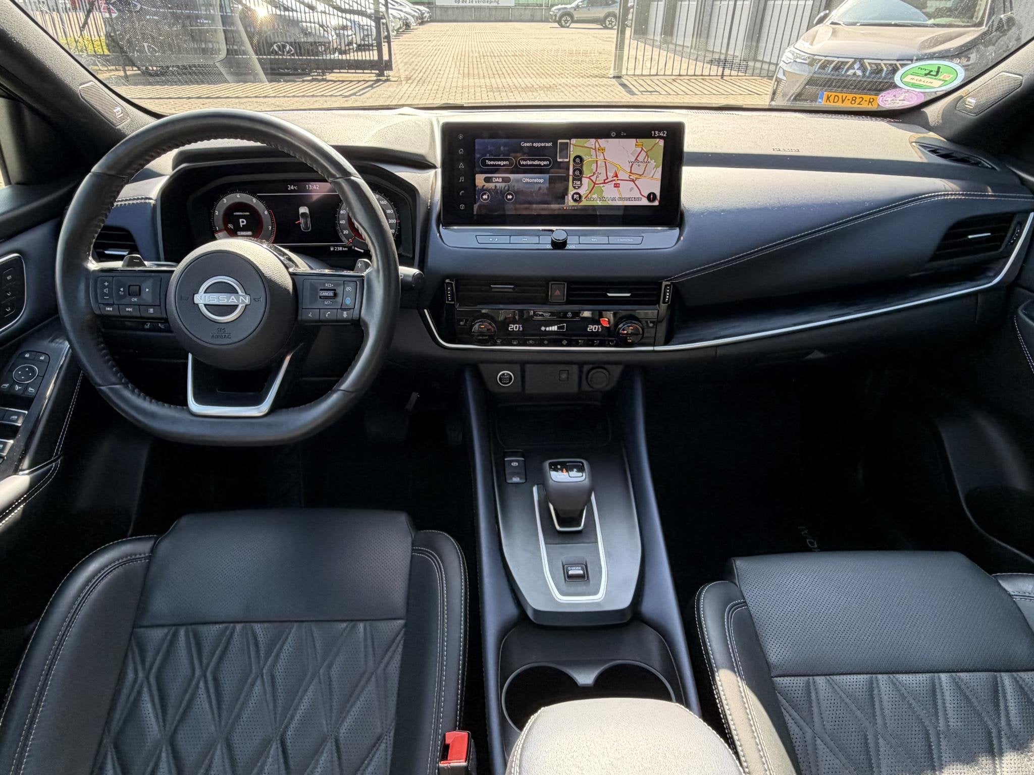 Nissan Qashqai 1.3 MHEV Xtronic Tekna Plus | BOSE | Leder |, Auto's, Met garantie (alle), Wit, Leder, Bedrijf